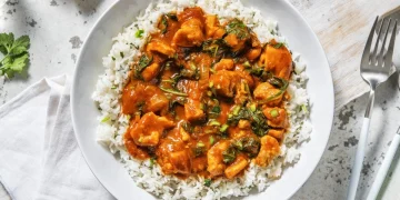 Chicken and Spinach Curry with Rice and Mango Chutney Recipe